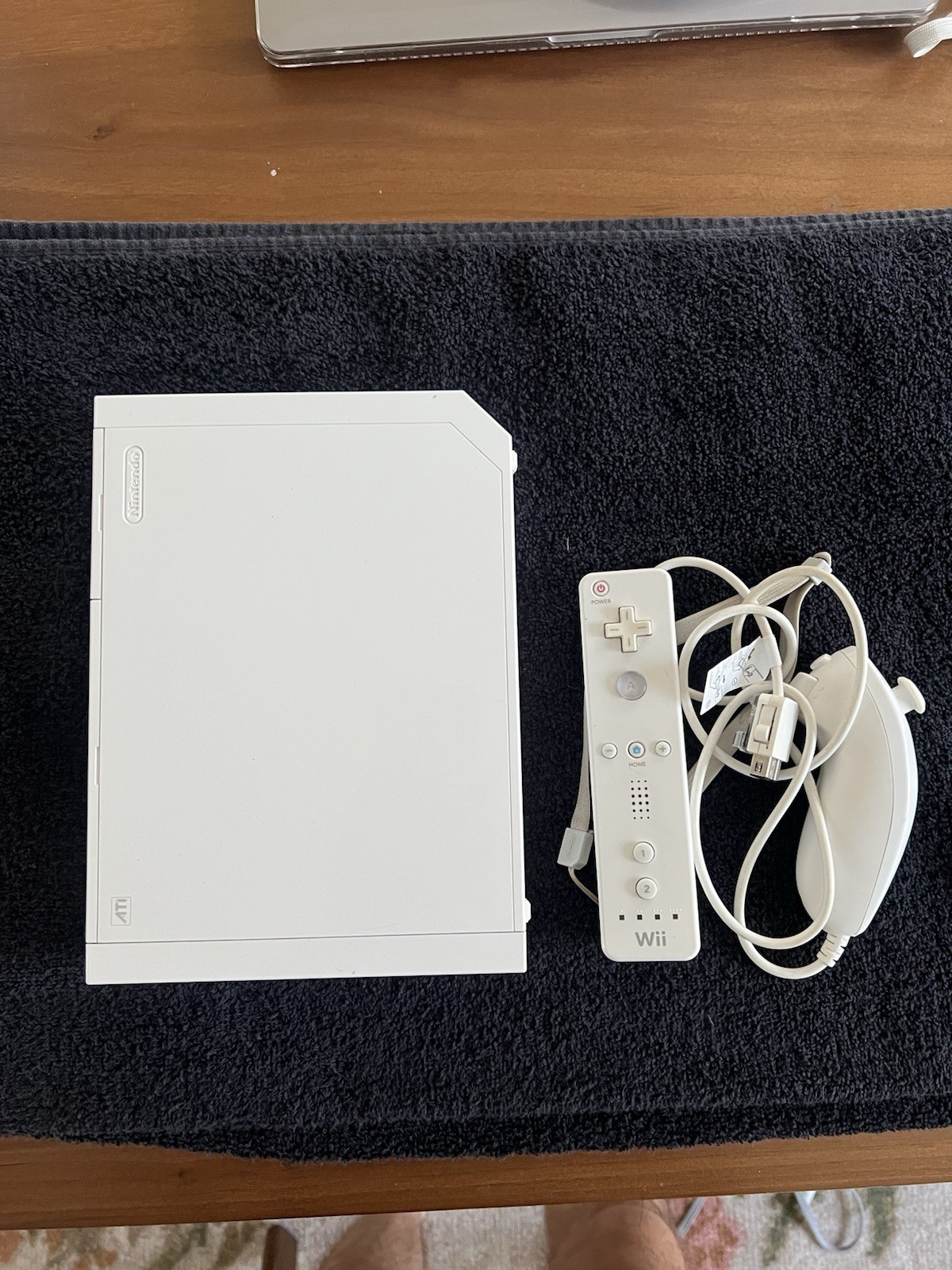 Wii Console Bundle 1 Wii Remote/nunchuck, Cords, Mario Kart Wii + Steering Wheel