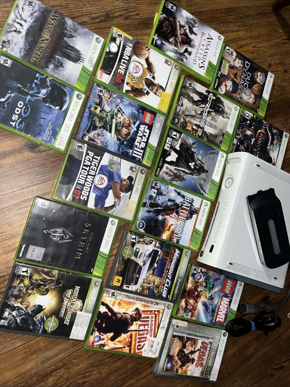 Xbox 360 White 180gb White Console bundle w/ games & Cords