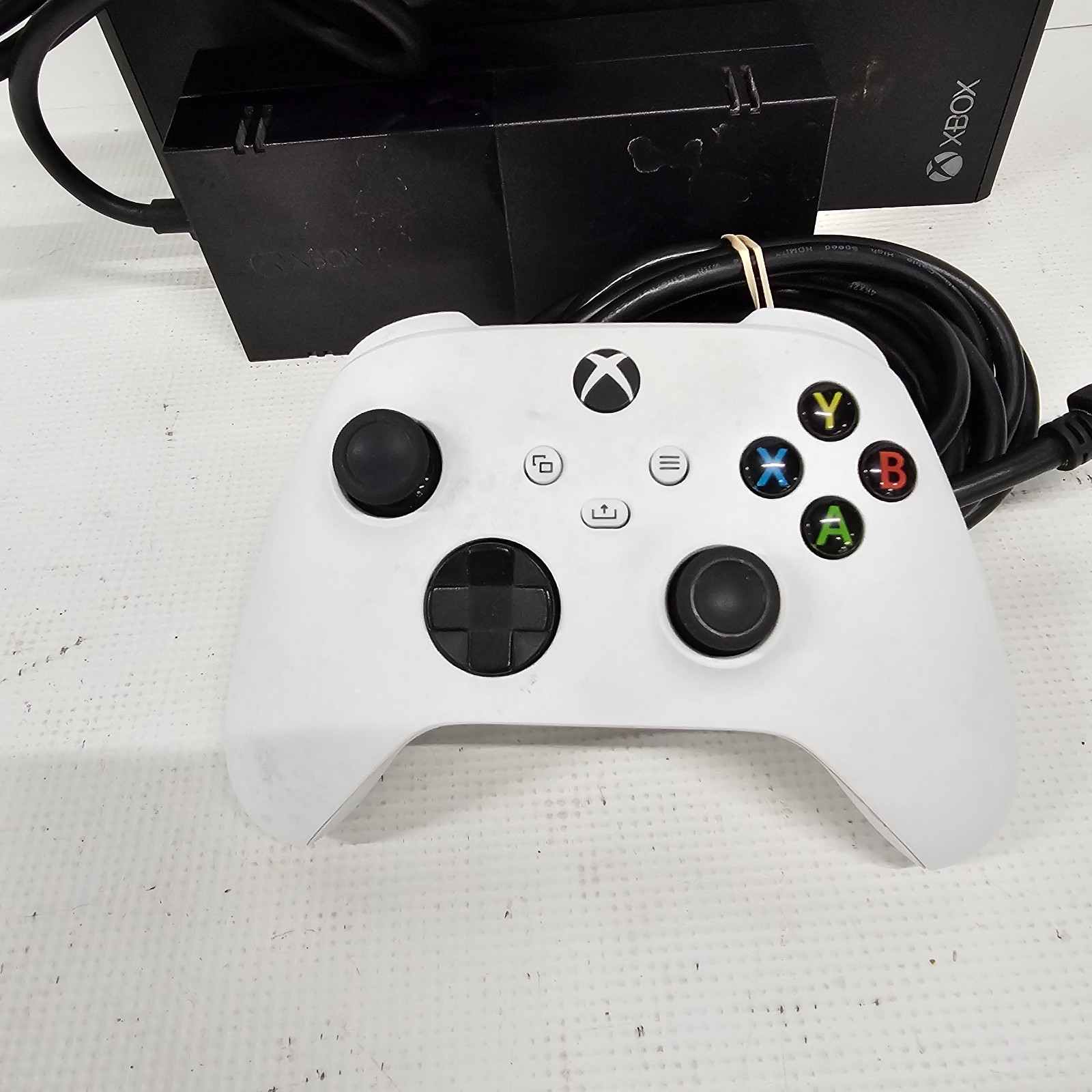 Microsoft Xbox One 1540 Black 500GB Home Console White Controller (no back cvr)