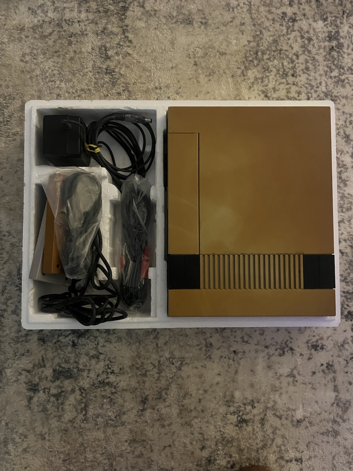 Nintendo NES Challenge Set Limited Edition Console Bundle Box 2 Controllers