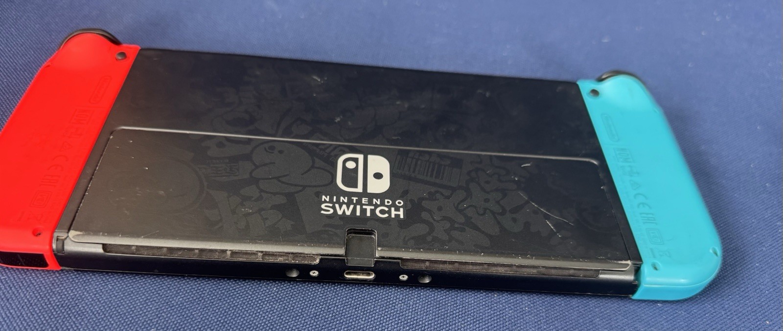Nintendo Switch OLED Splatoon 3 Edition with joy cons and charger