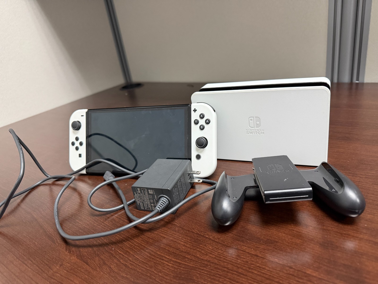Nintendo Switch OLED Model – 64GB/White (HEGSKAAAA)