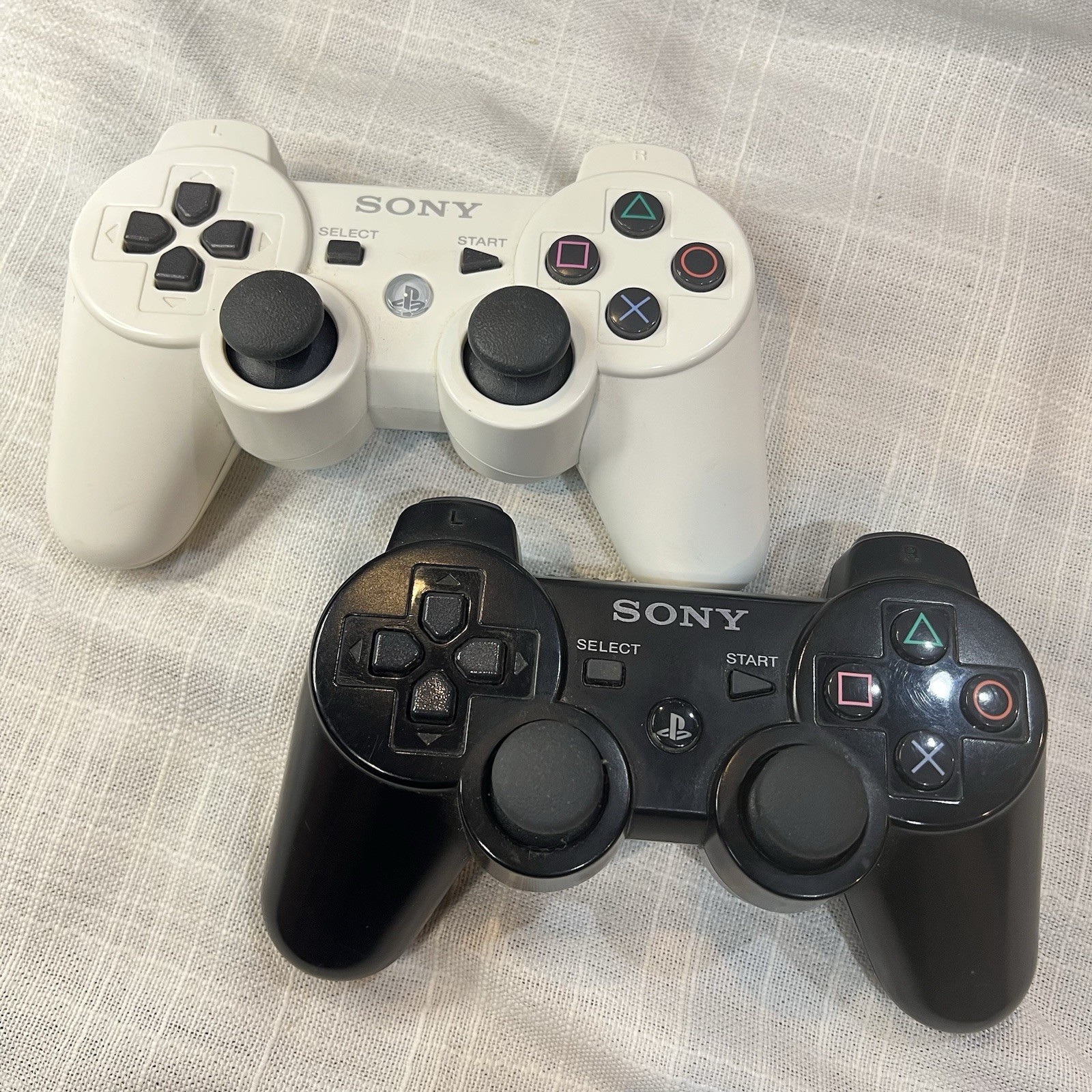 PlayStation 3 PS3 CECHE01 80GB Backwards Compatible W/ Two Controllers TESTED