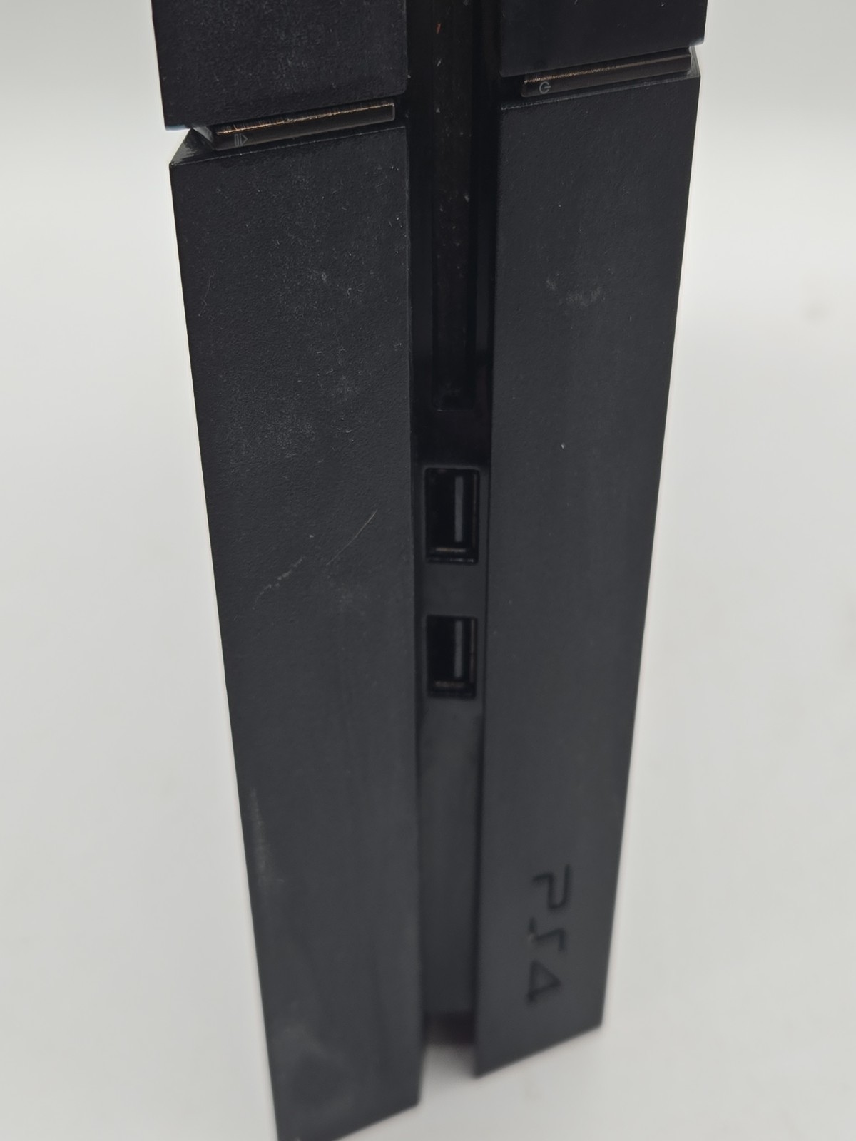 Sony PS4 BUNDLE 2TB Console with 1 BLACK CONTROLLER GAME PlayStation 4 2TB 9.60