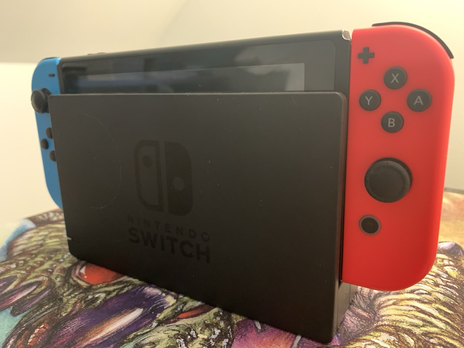 Nintendo Switch 32GB Console + CASE + SD Card + Luigi’s Mansion 3! + Stand!