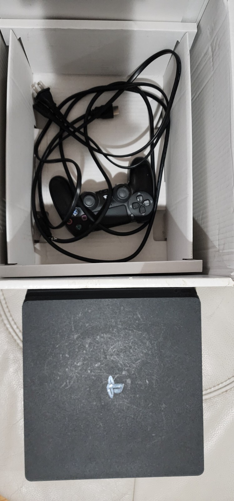 Sony PS 4 SLIM 1T , include all cables and a control (USA BUYERS ONLY).