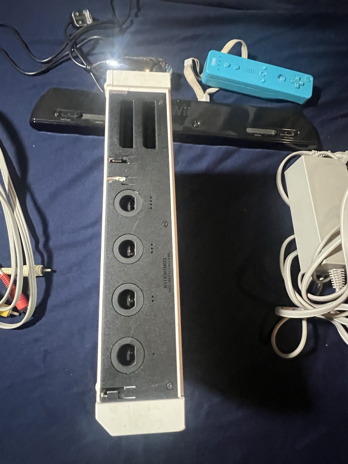 Nintendo Wii Console bundle + Blue Remote Controller & NunChuck ( Tested)++Game