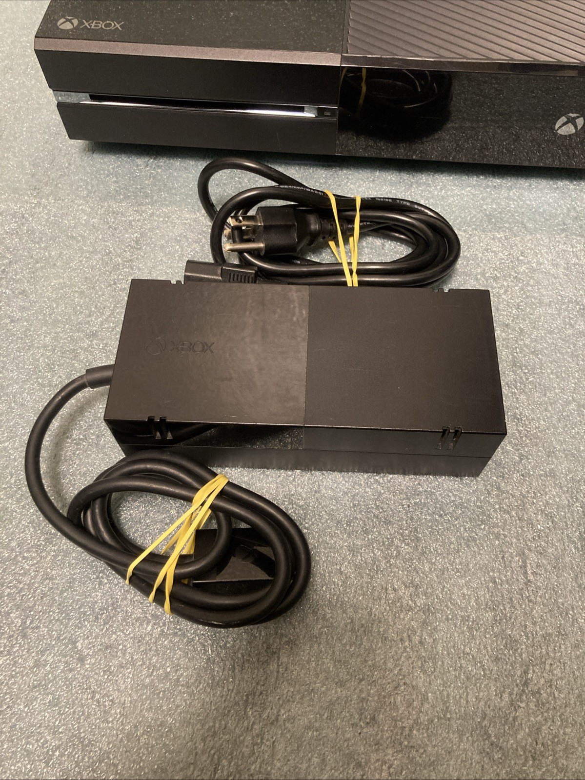 Microsoft Xbox One 1540 500GB Console – Black with Controller And Call Of Duty