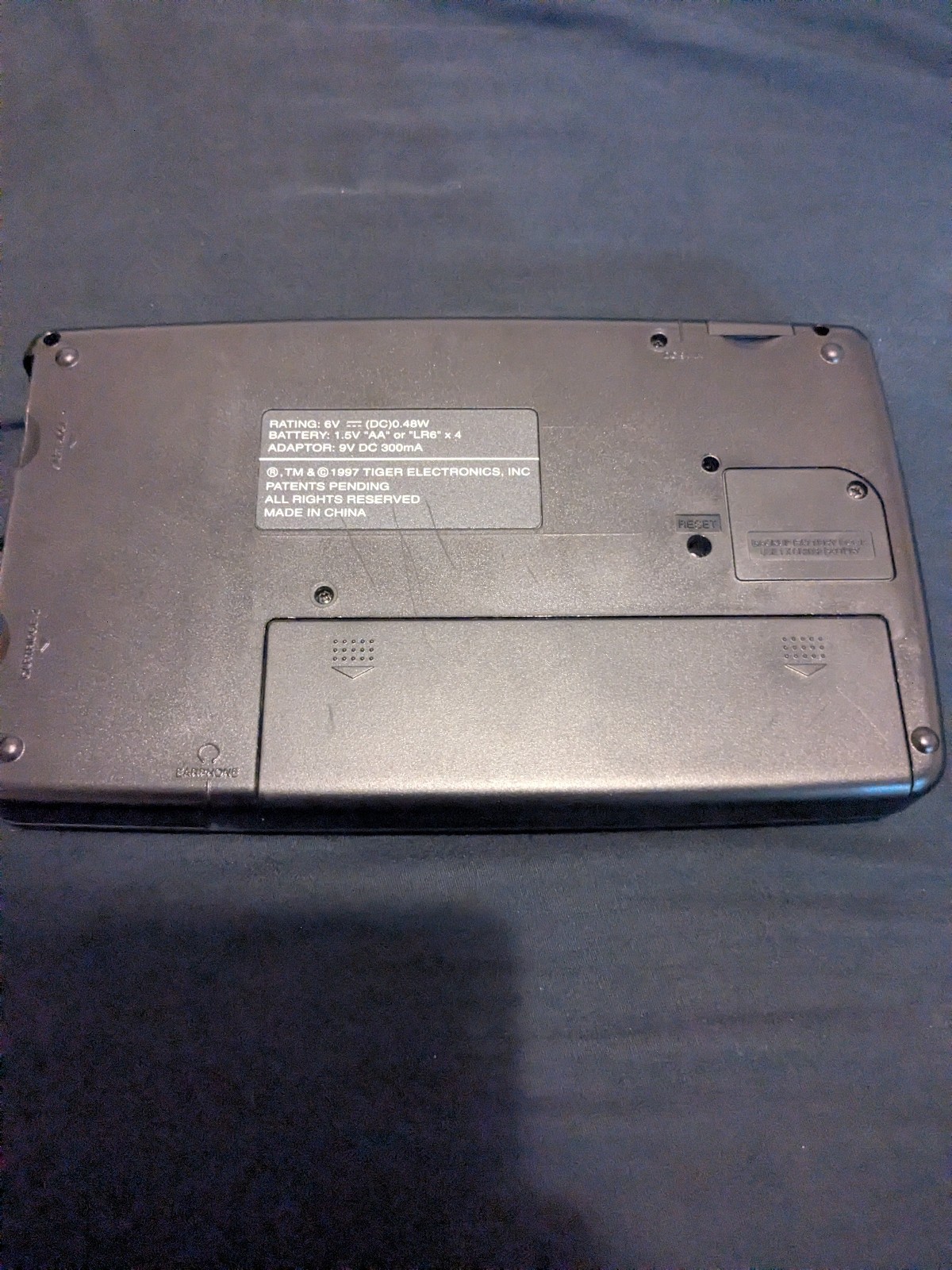 TIGER Gamecom system- No Stylus- Needs Screen Repair- For parts or Repair
