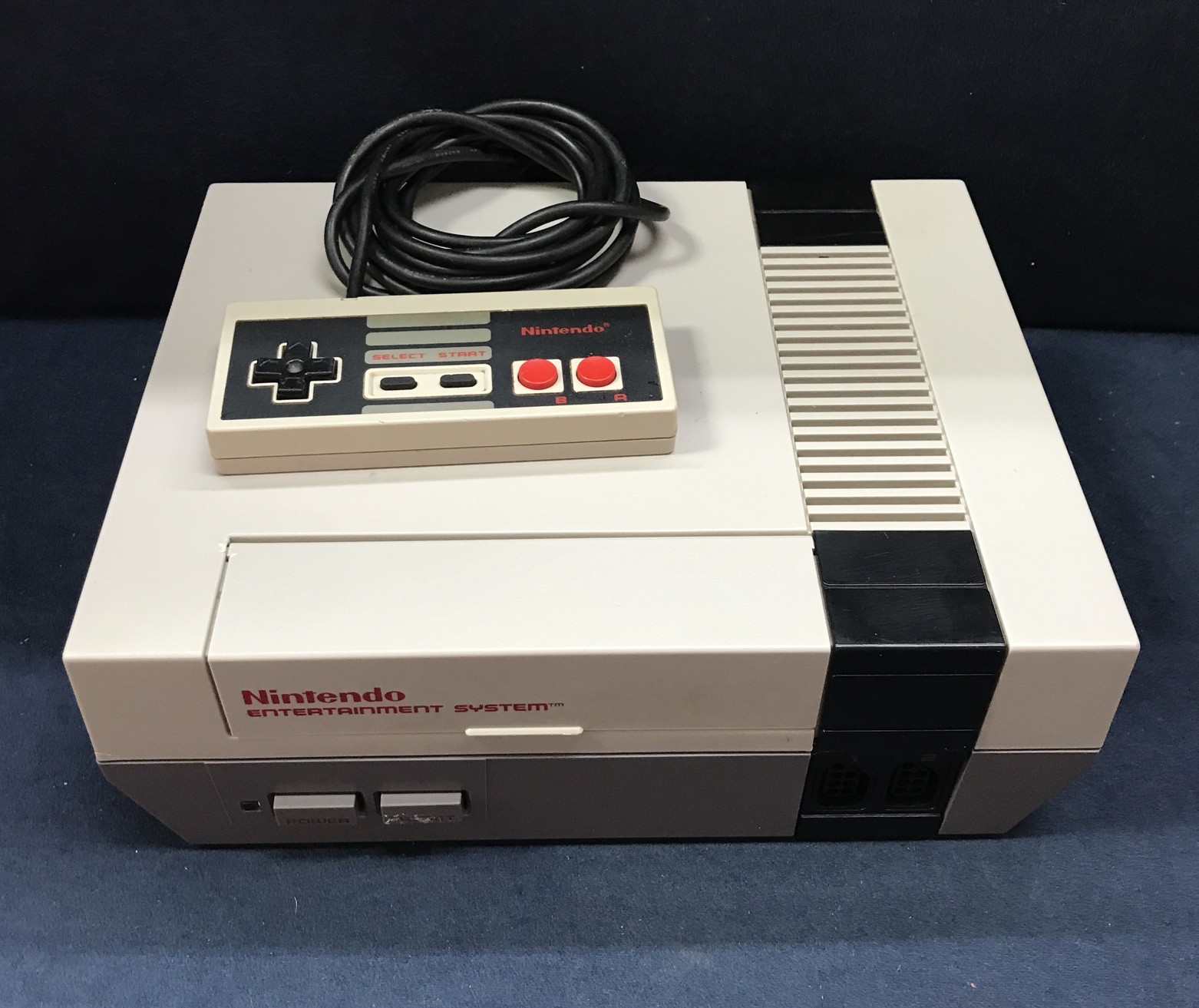 Nintendo NES-001 Classic Edition — Mini Console + 1 Controller