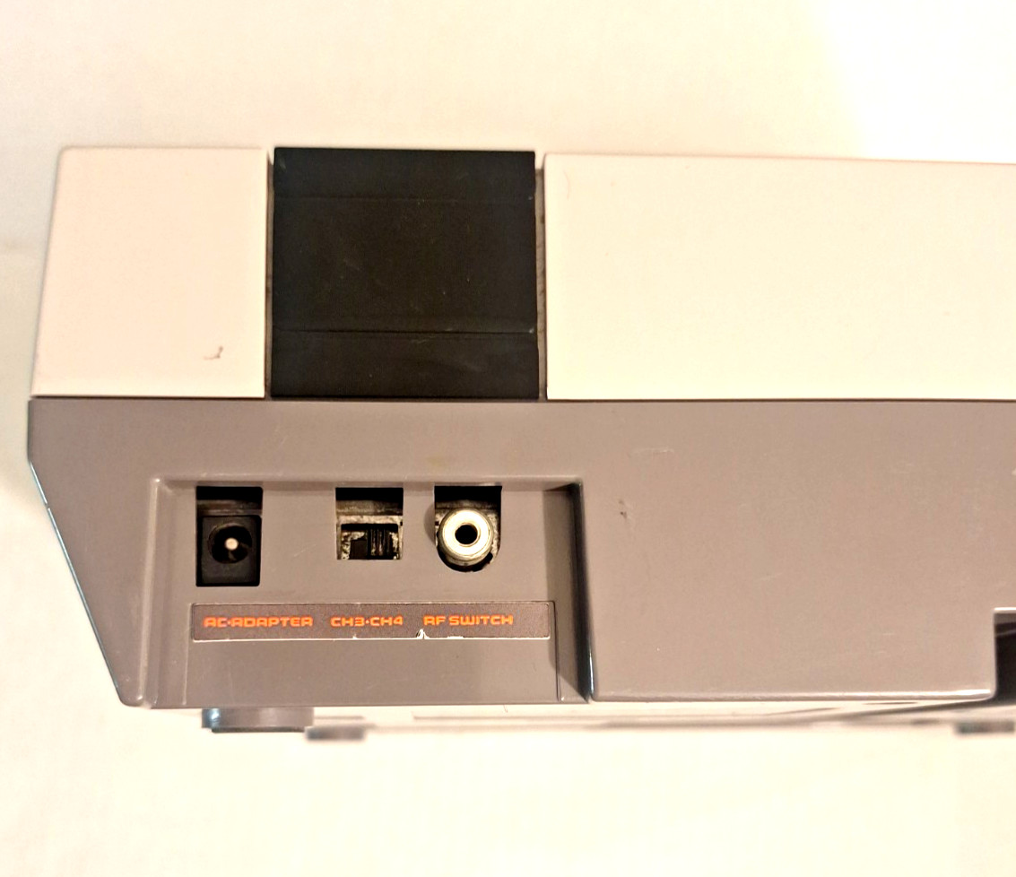 Nintendo NES-001 Console Controllers Zap Gun AC Adapter AV Cable 3 Games Tested!