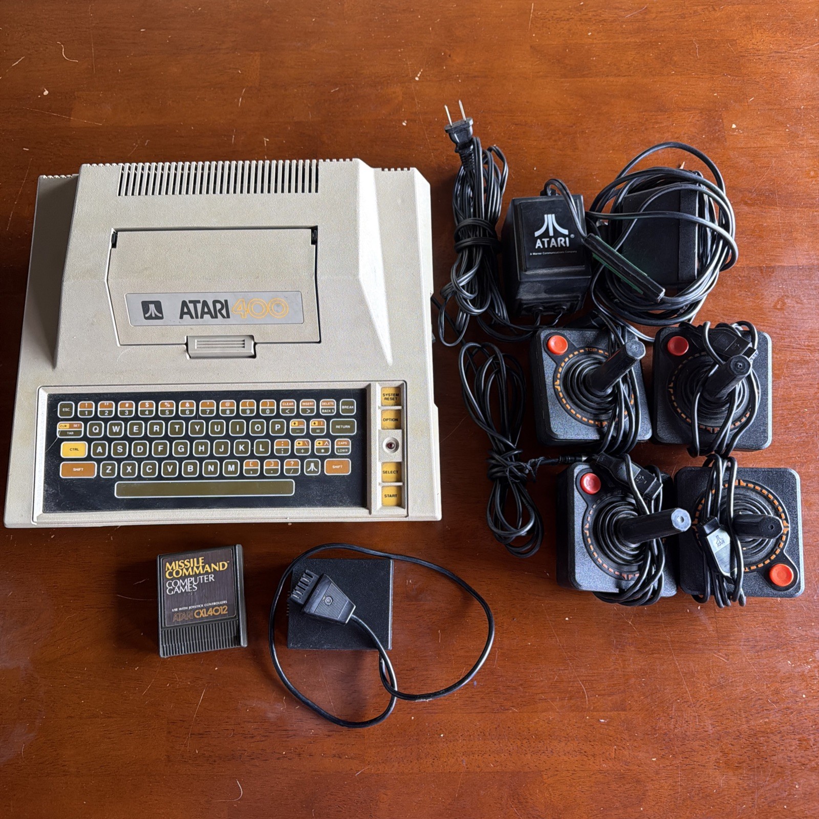 Atari 400 Computer Console, 4 Joysticks, Cables, Game UNTESTED Powers On!