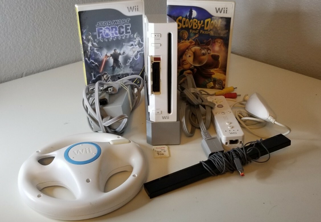 Nintendo Wii White Console RVL-001 Game Cube Compatible with 2 Games & Mem Card