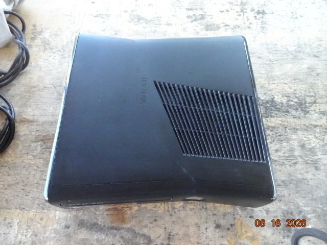 microsoft xbox 360 s 1439 console