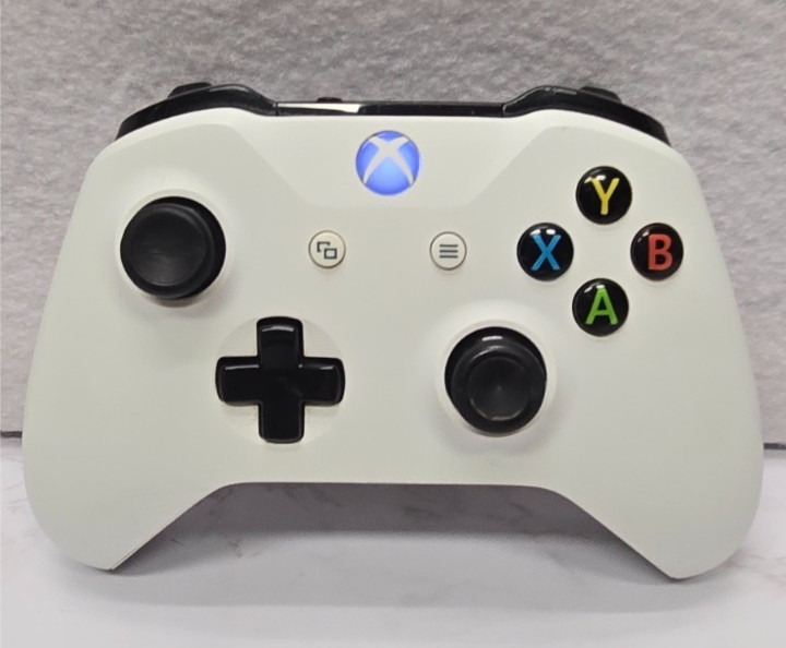 Microsoft Xbox One 1000GB Console Bundle W/Controller & Games – Black