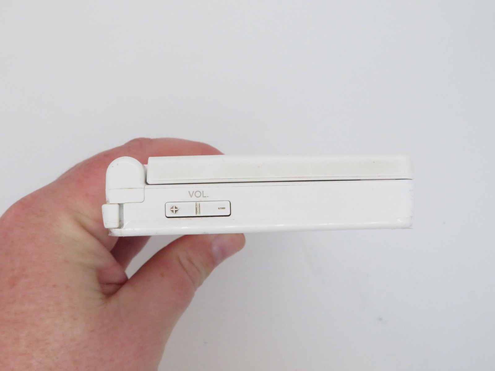 Nintendo DSi Handheld Game Console, White – Works but AS-IS for Parts/Repair