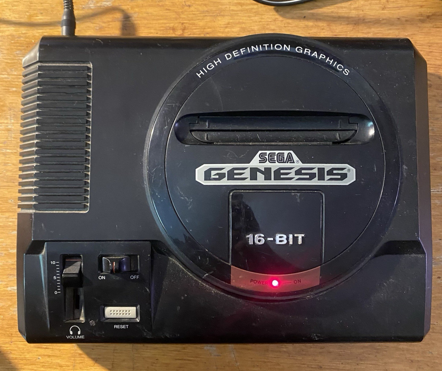 Sega Genesis 16 Bit 1601 Console & Cord UNTESTED POWERS ON USED FREE SHIPPING