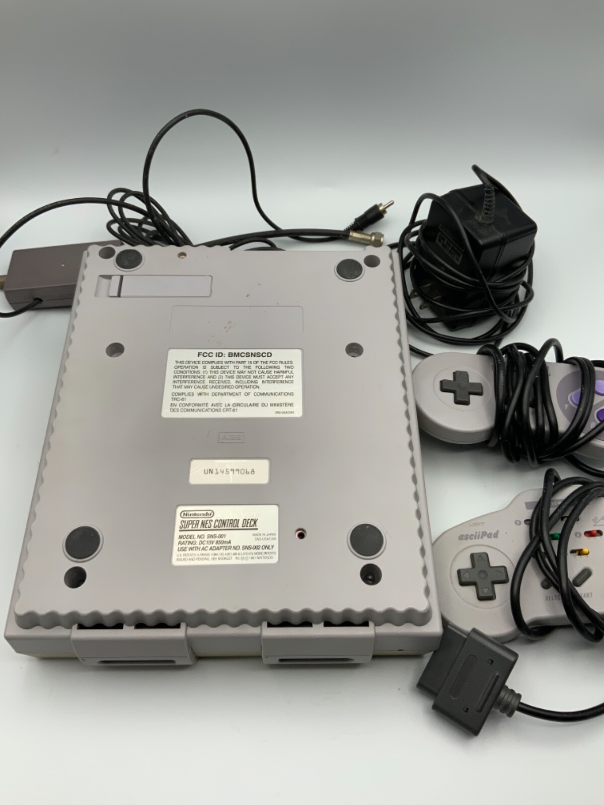 Super Nintendo Entertainment System: Console 2 Controllers OEM With Cables
