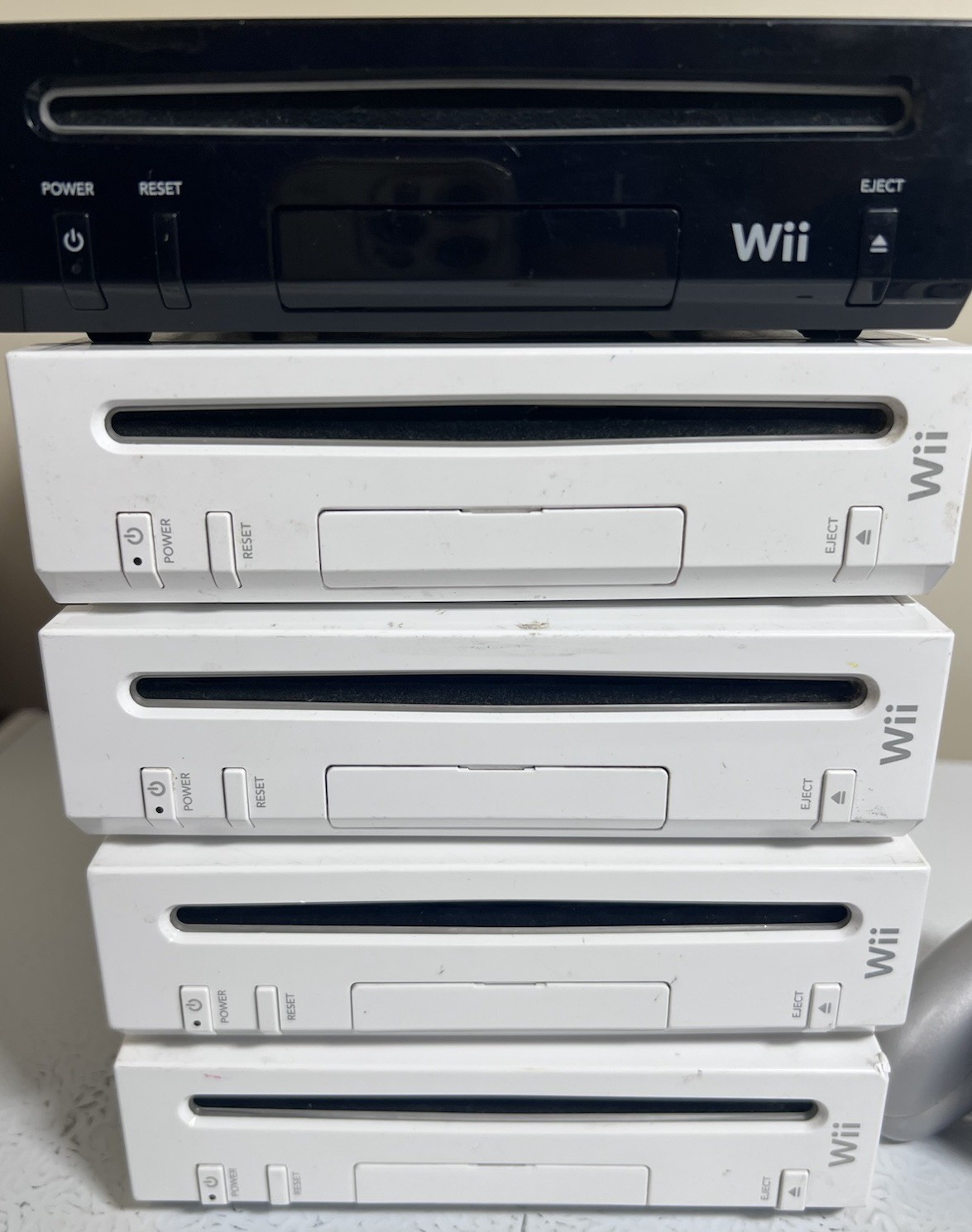 Nintendo Wii Console Bundle W/ 5 Consoles & Nintendo GameCube Controller. READ!
