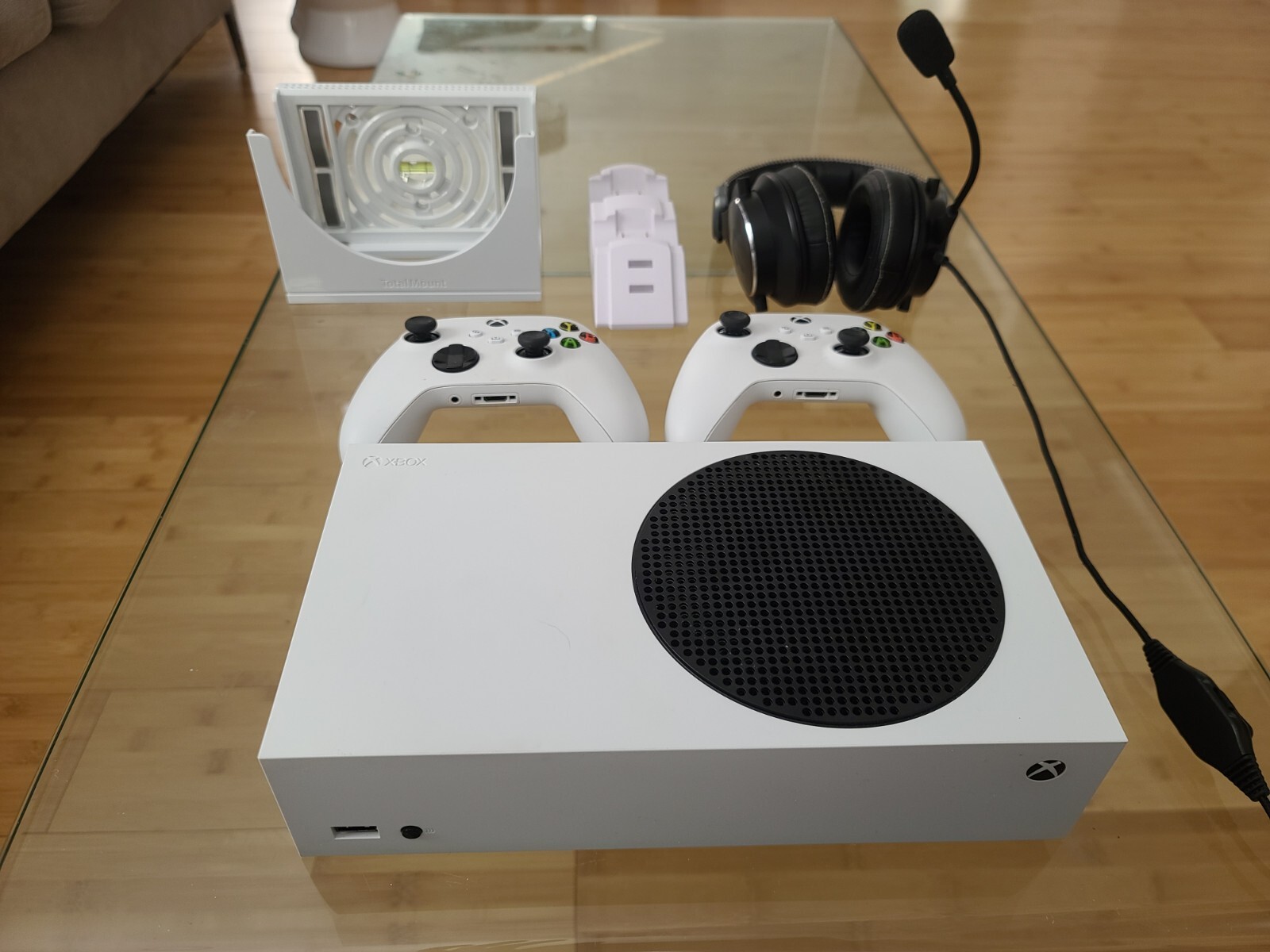 Xbox Series S w/ 2 controllers/ Headset /rechargeable battery dock & wall mount