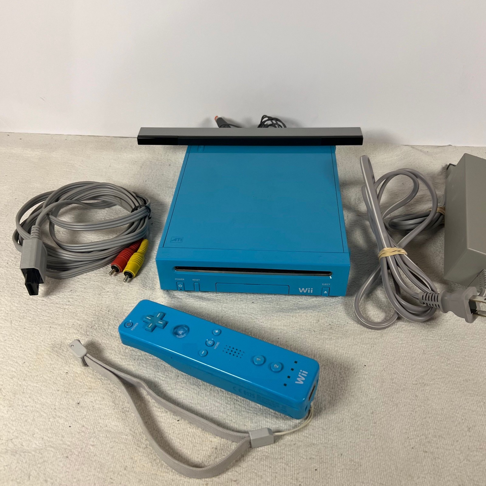 Nintendo Wii Video Game System Console Bundle Rvl-101 Blue