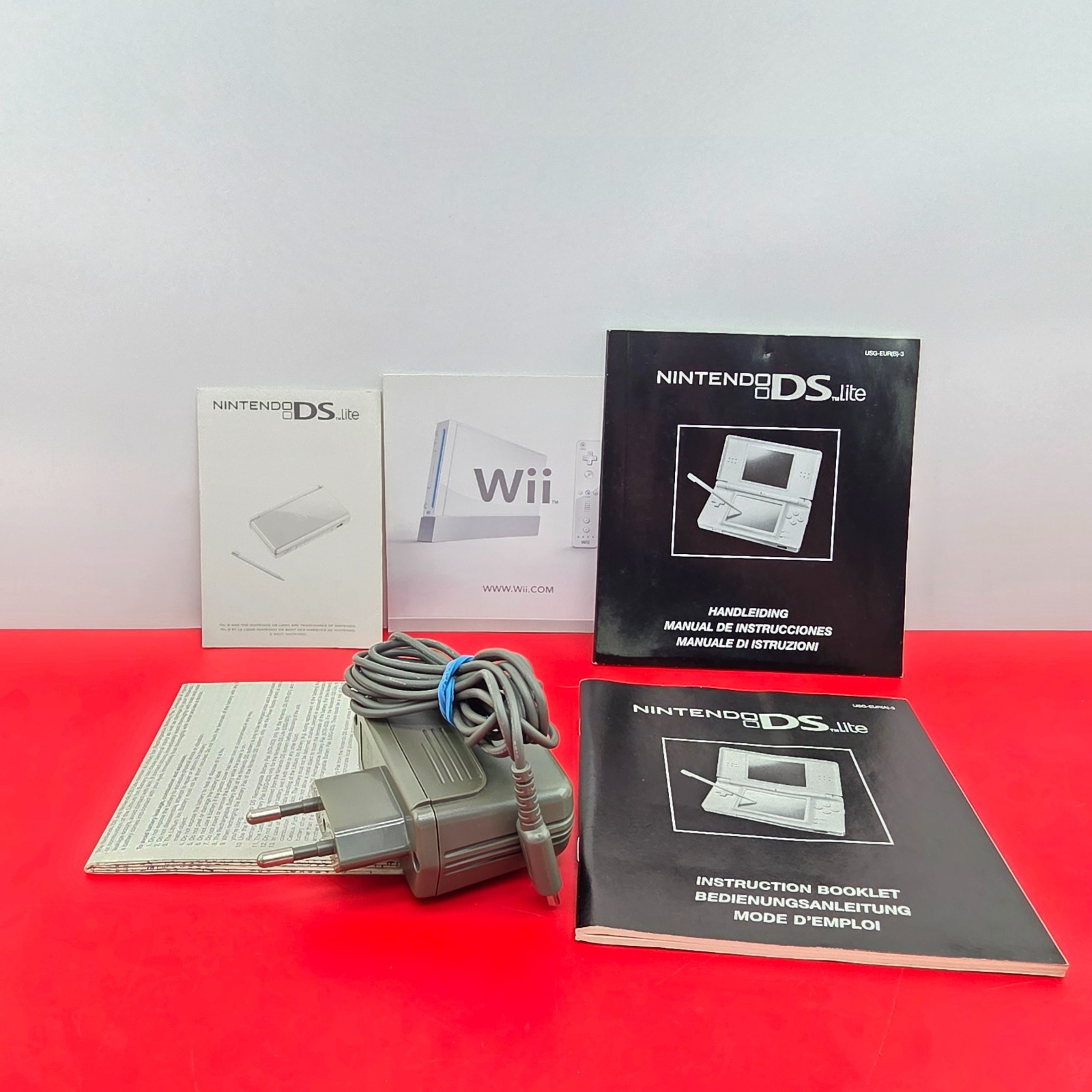 Nintendo DS Lite Handheld Console – White – COMPLETE