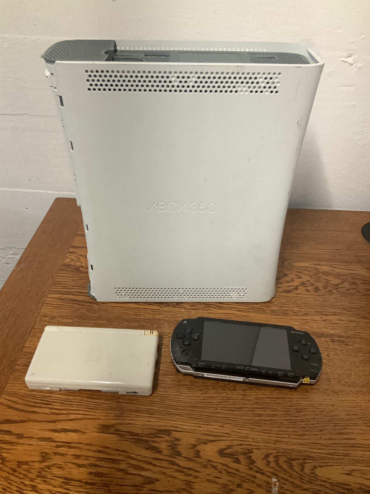 Lot 3 set Nintendo DS GB Sony PSP and Xbox 360 Consoles For Parts Powers On
