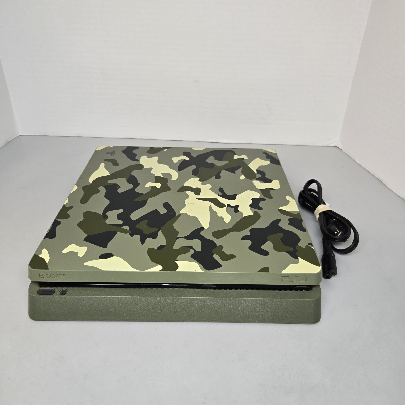 PS4 Slim Call of Duty: WWII Limited Edition 1TB Green Camouflage – Console Only