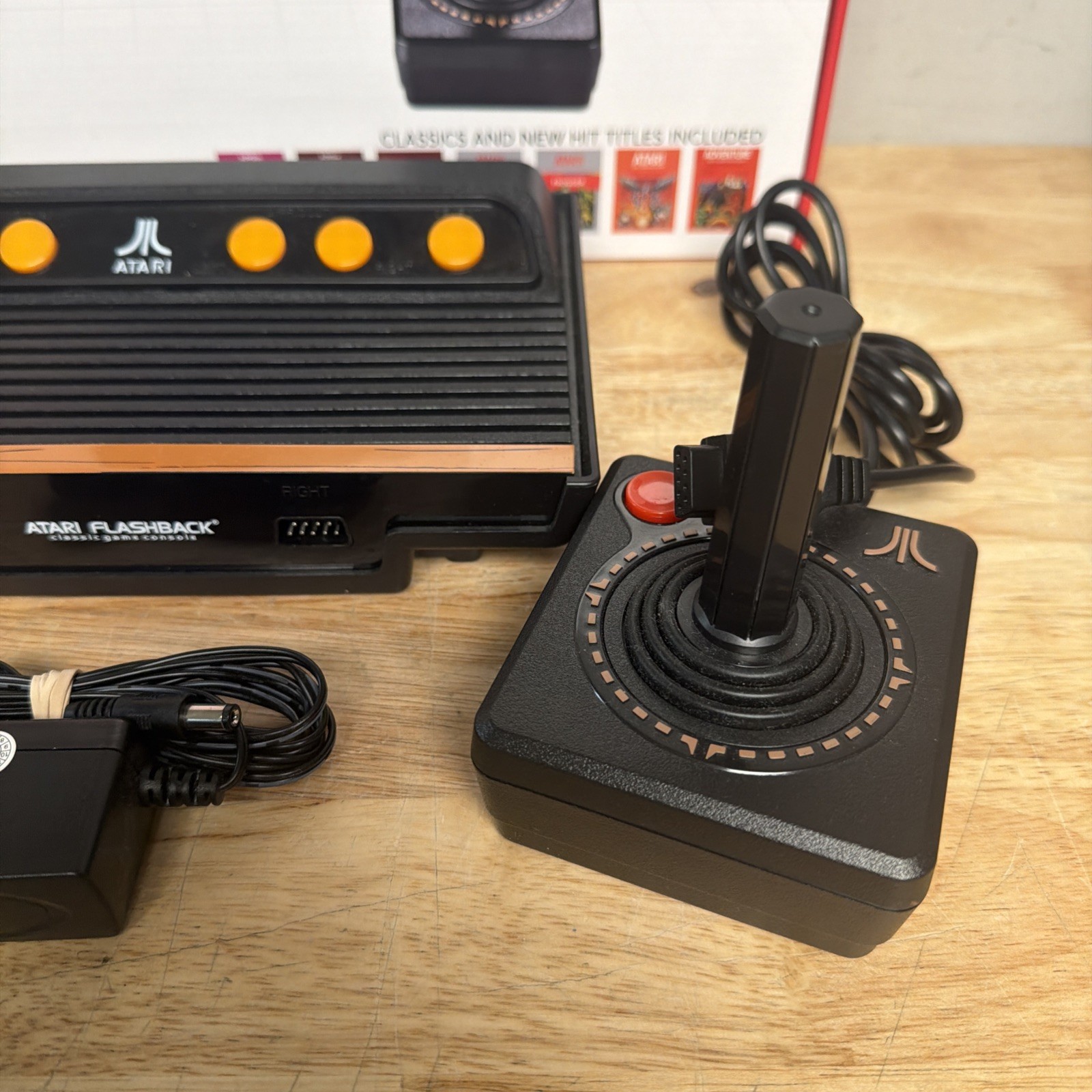 2017 Atari Flashback 8 105 games built 40th Anniversary Edition 2 Controllers