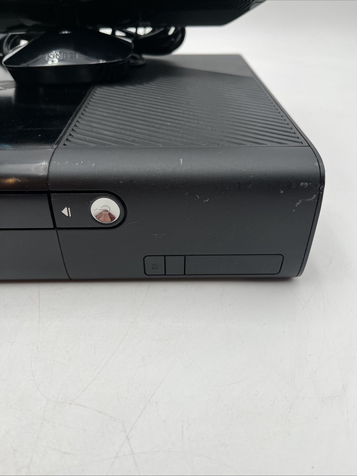 Microsoft Xbox 360 E Model 1538 250GB Console w Power & Kinect For Parts Repair
