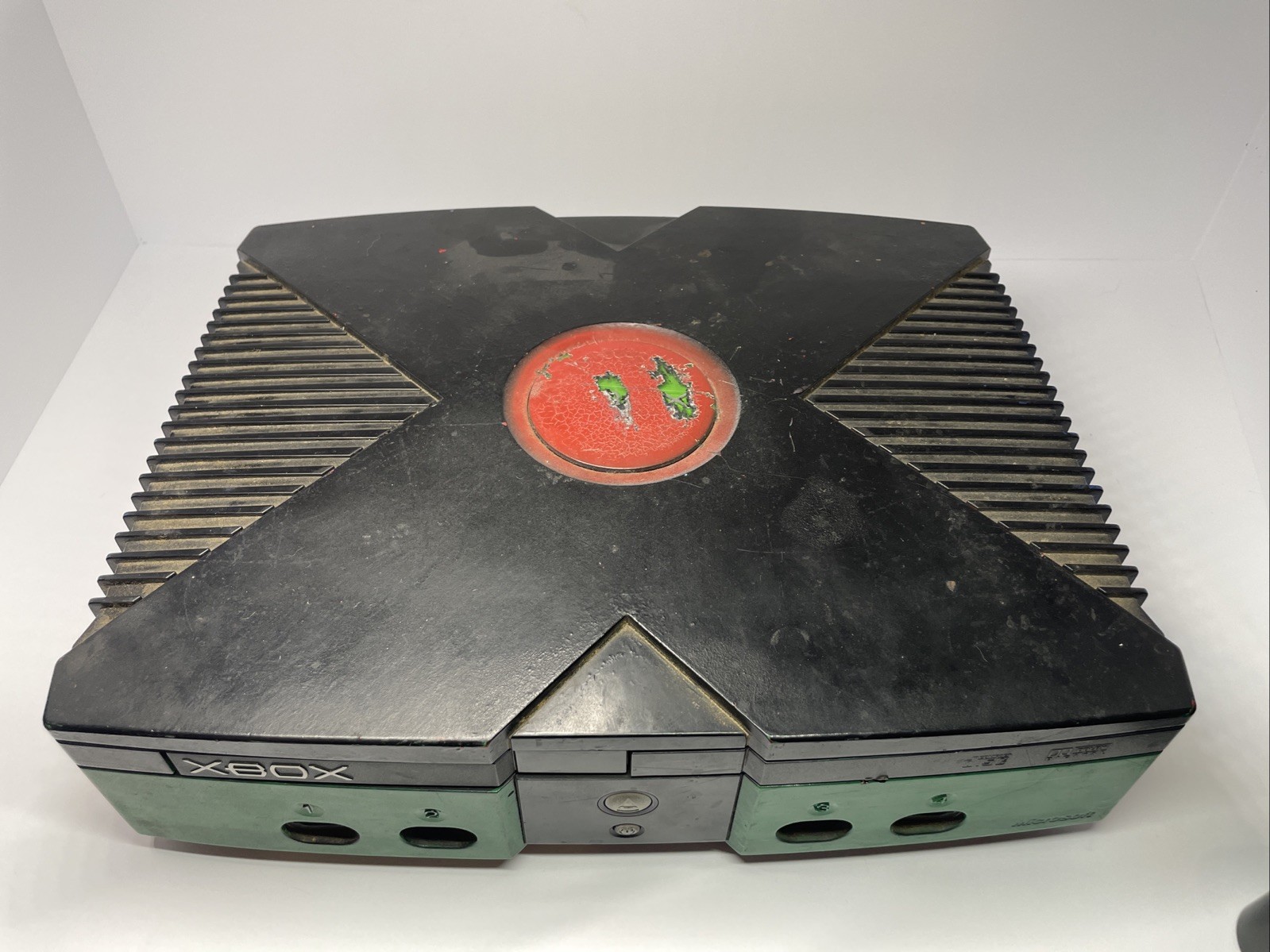 Microsoft Xbox Original Console – Lot of 2 PARTS/REPAIR)ONE WORKS SOMEWHAT-Read
