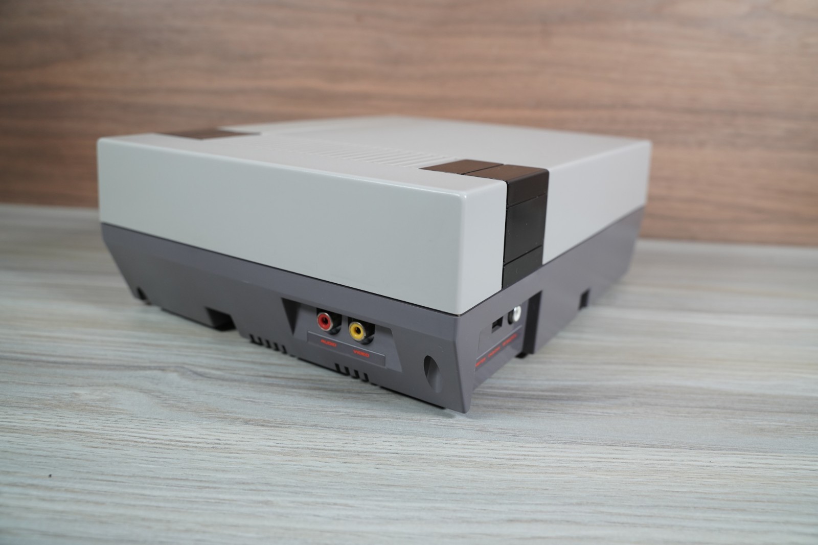 Nintendo NES Console w/ Cables & OEM controller – TESTED WORKING