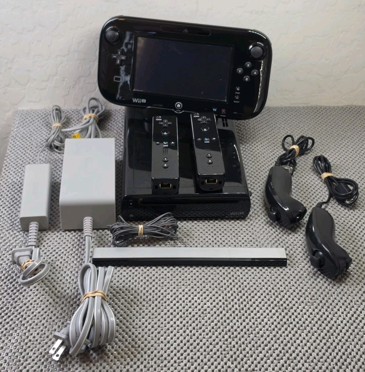 Nintendo Wii U Console Black 32GB WUP-101(02) BUNDLE W/ Cables-Controllers READ