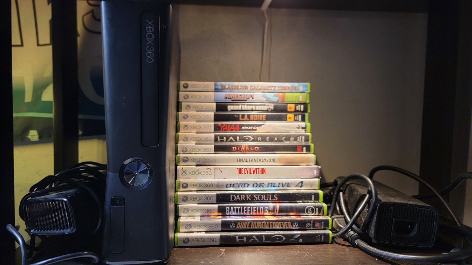 Microsoft Xbox 360 Slim 250GB HDD w/ Kinect & 14 Games