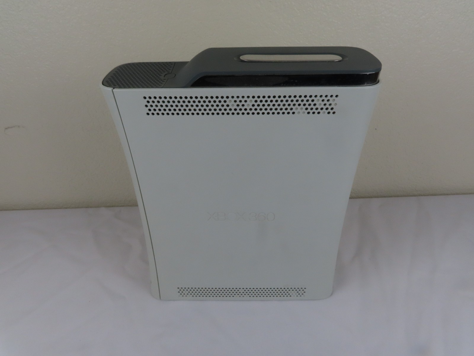 XBOX 360 Console ONLY Microsoft For Parts Or Repair Turns On Red Light