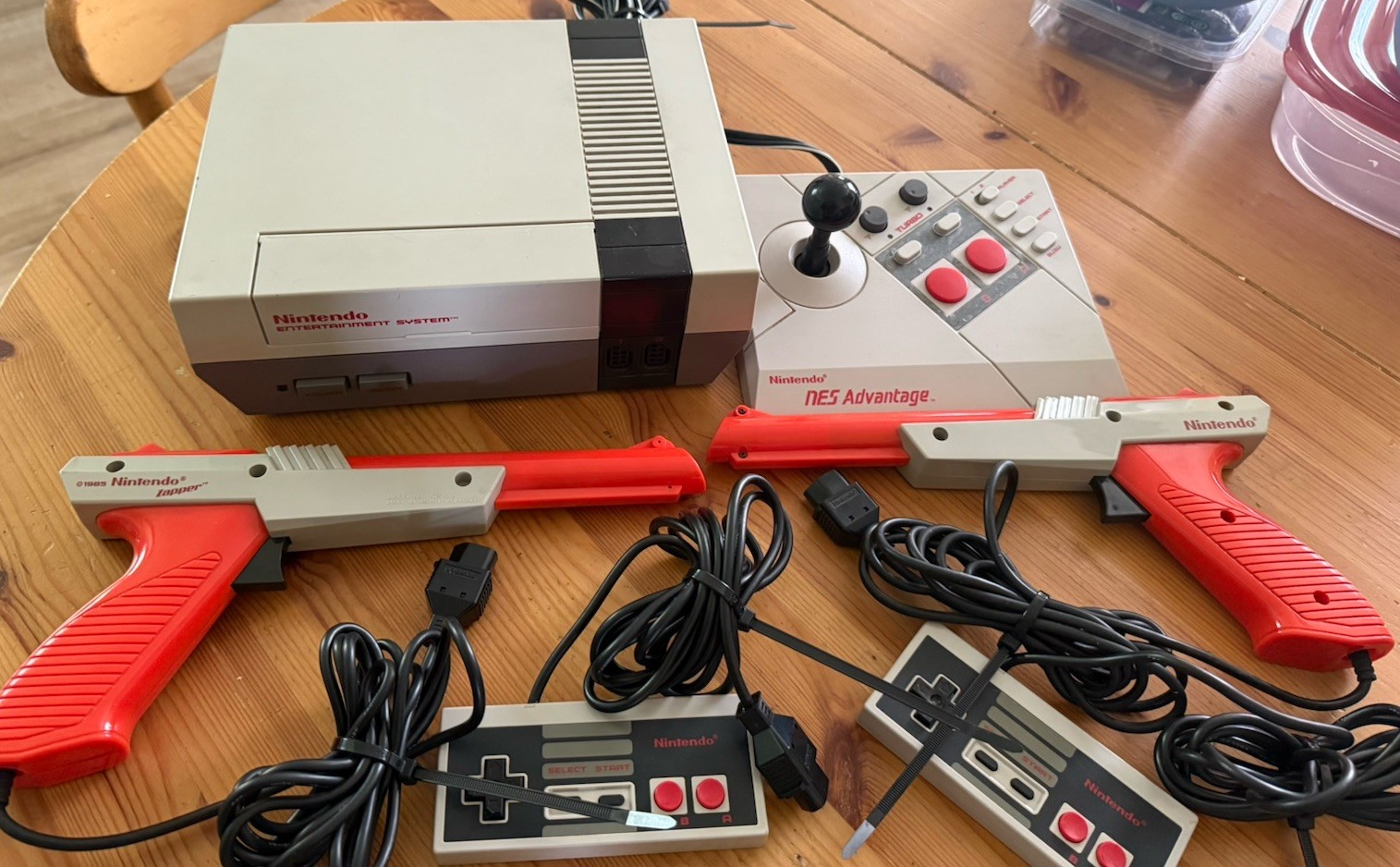 Nintendo NES Action Set Home Console – White/Gray 2 Controllers 2 guns and more