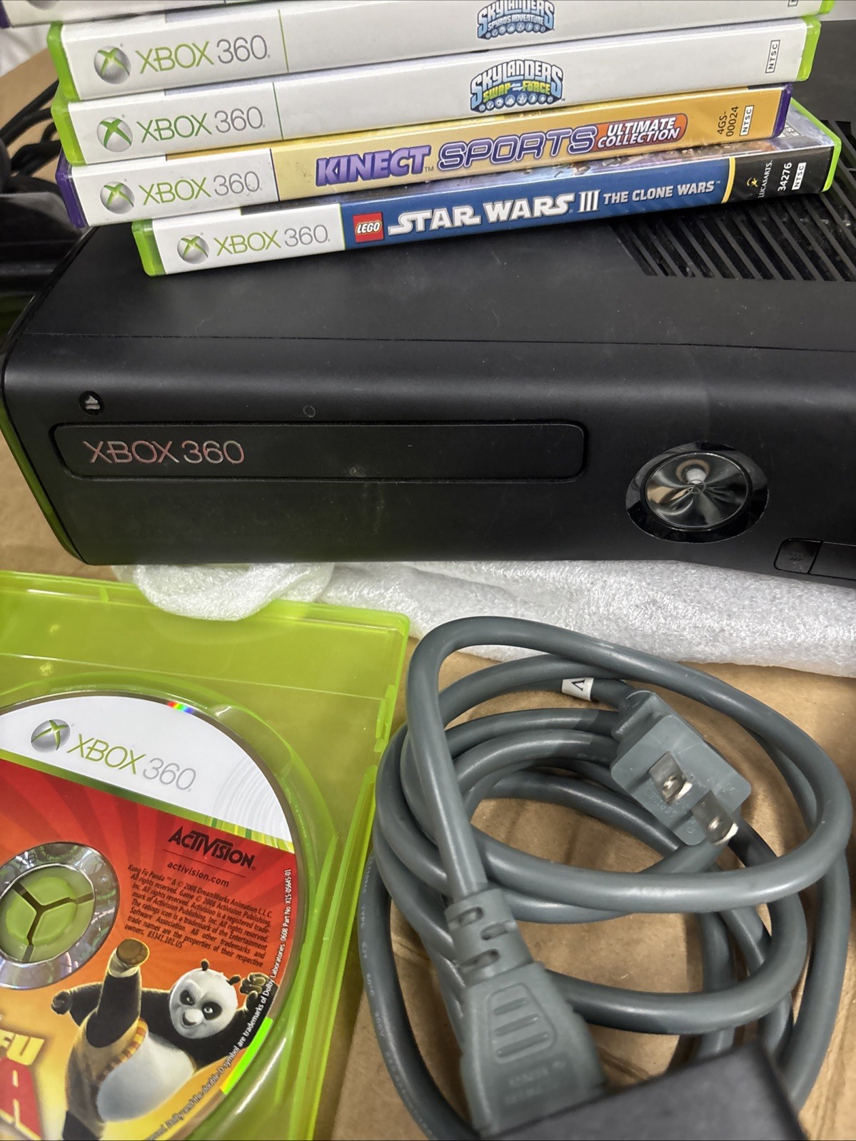 Microsoft Xbox 360 Game Lot Bundle 250GB Black Console 4 Controller Kinect