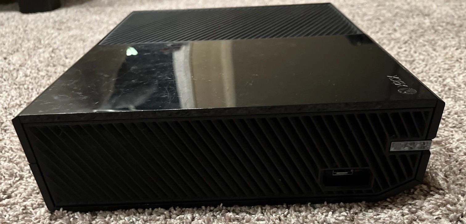 Microsoft Xbox One 500GB Tested Working, Controllers With Rechargeable Batteries