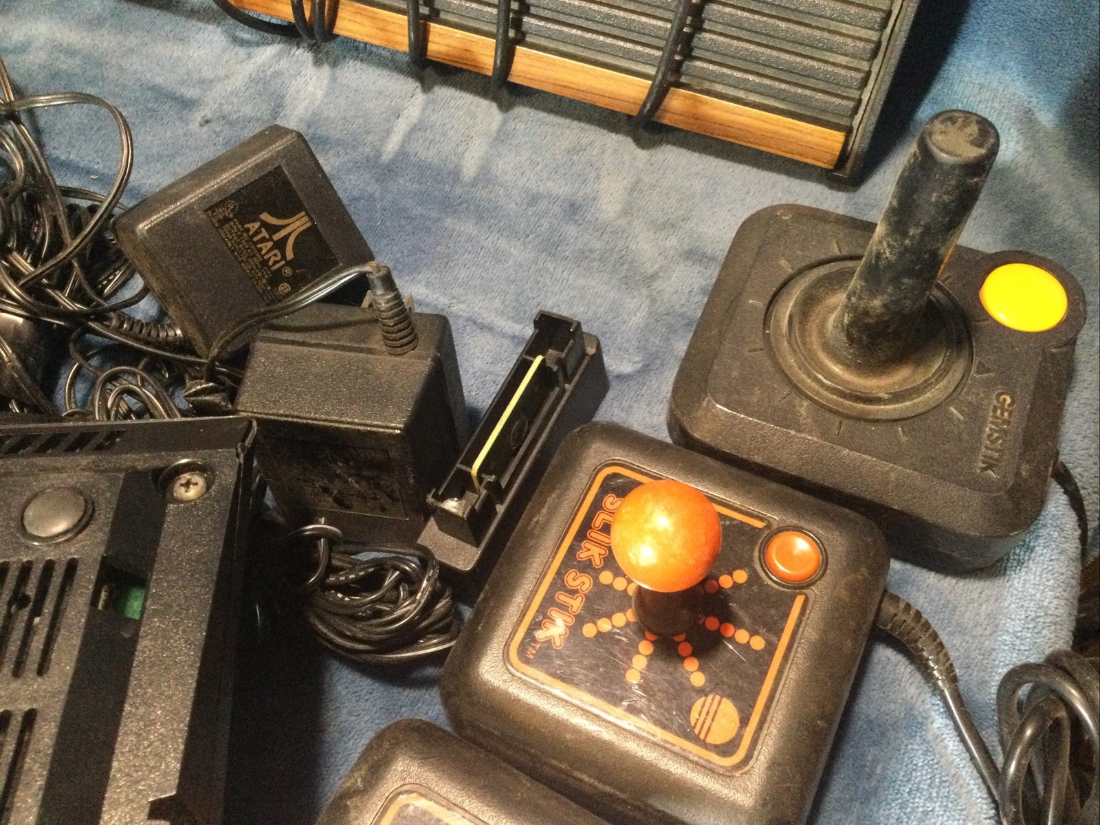 LOT(4) ATARI 2600 CONSOLES (42)GAMES (21)CONTROLLERS (4)AC ADAPTERS UNTESTED!!