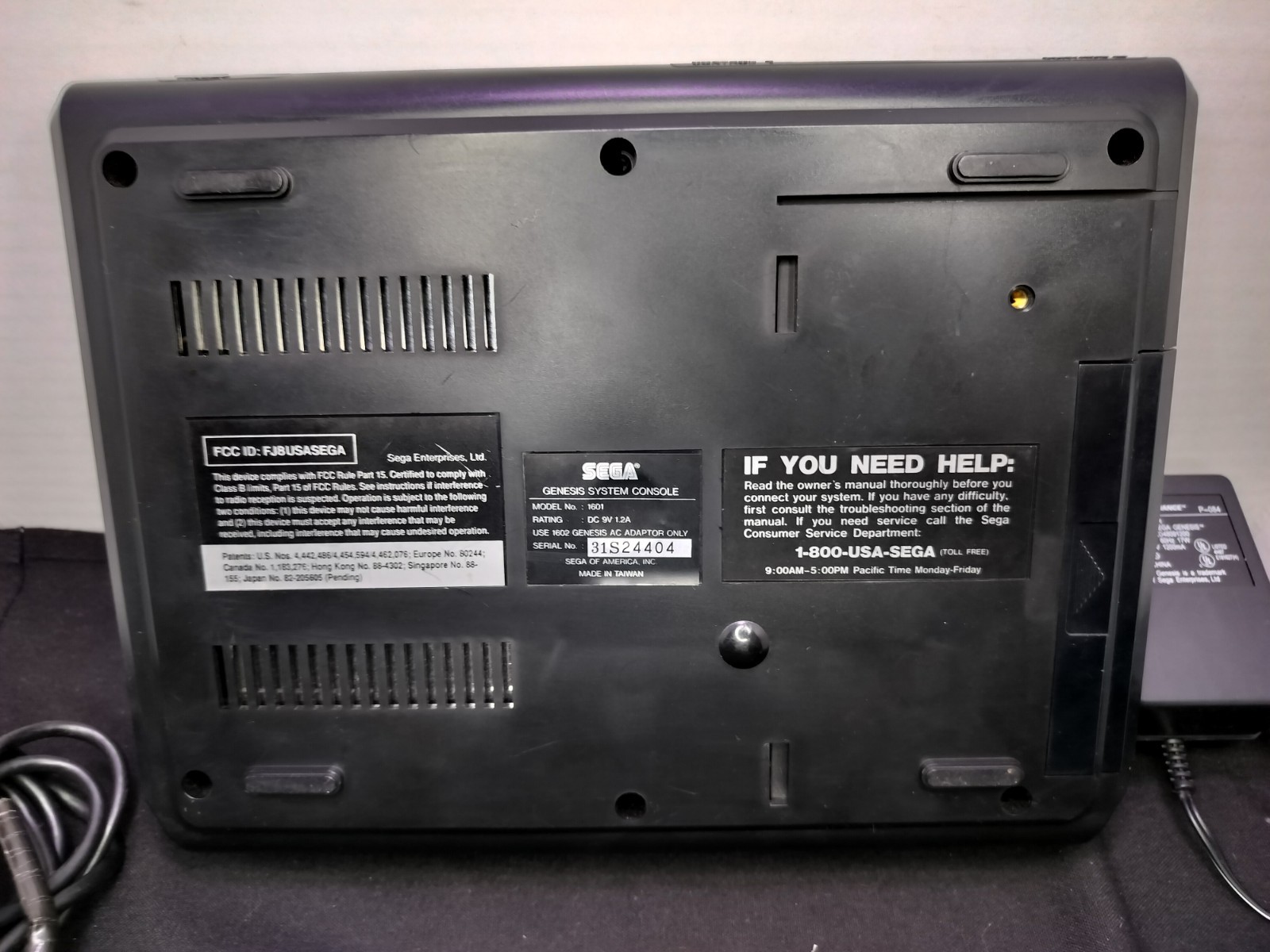 Sega Genesis Model 1601 Console w/ controller AS-IS READ