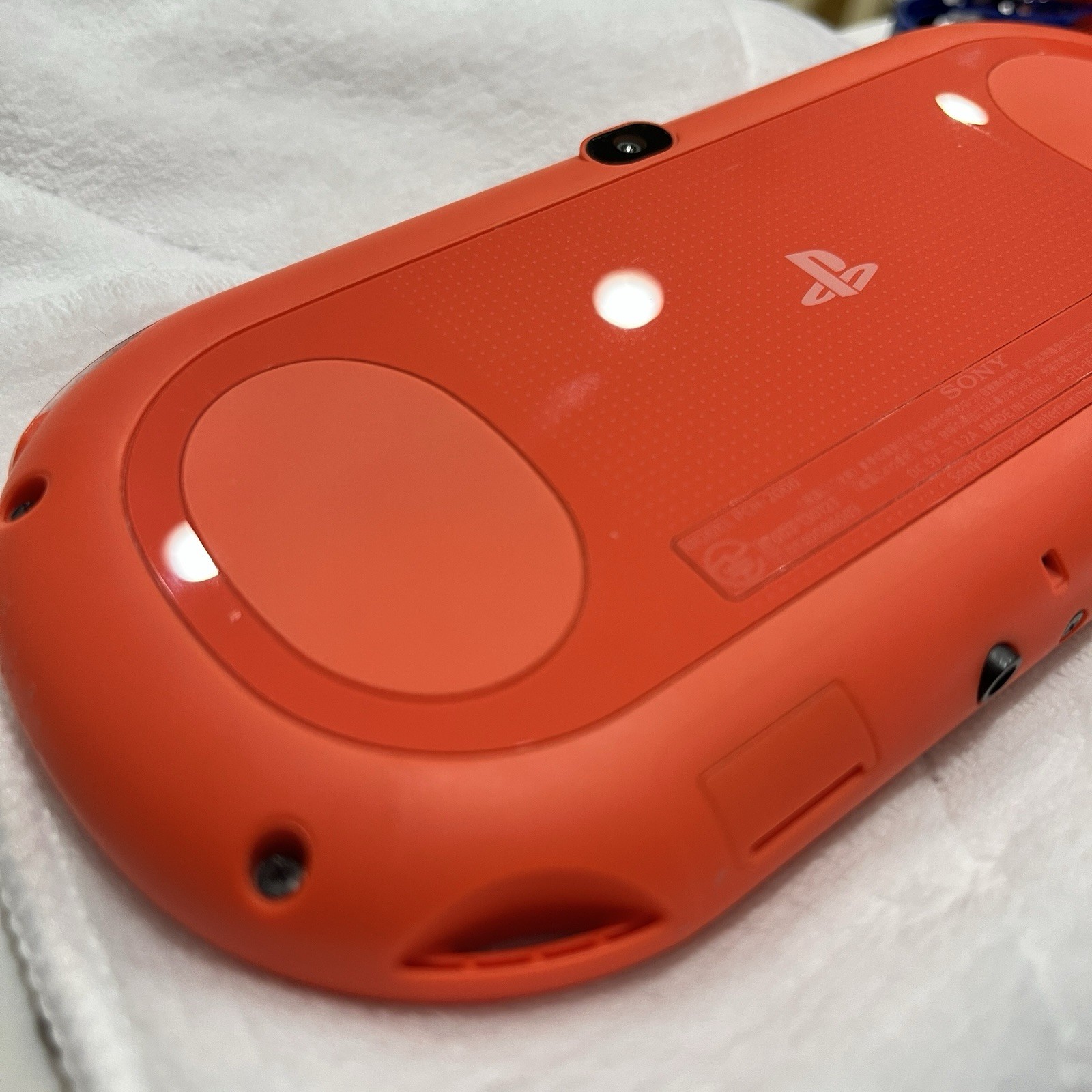 Sony PS Vita PCH-2000 Neon orange with Box + Japanese Import FW 3.68 – SD Adapt