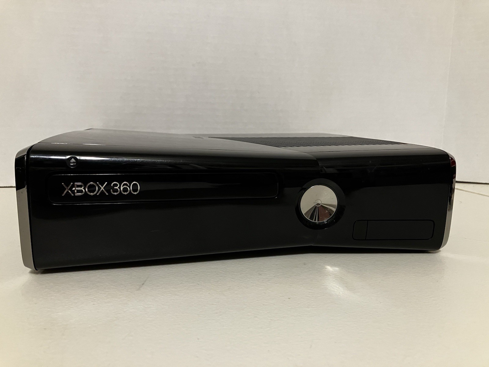Microsoft Xbox 360 S Console 320 GB Model 1439 w/ 7 Games, Kinect, READ DESC