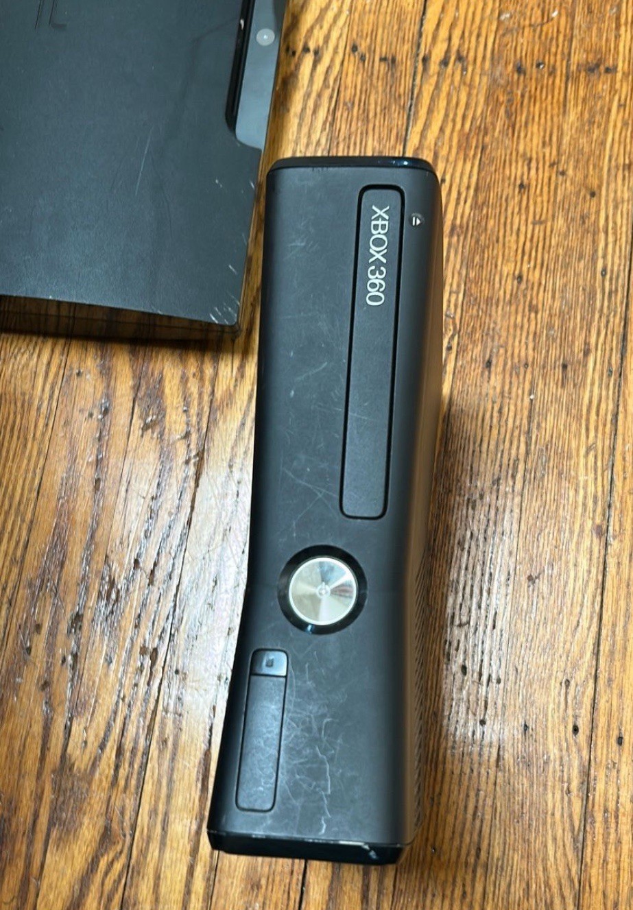 Microsoft Xbox 360 Slim 250GB HDD Black Console (NTSC)