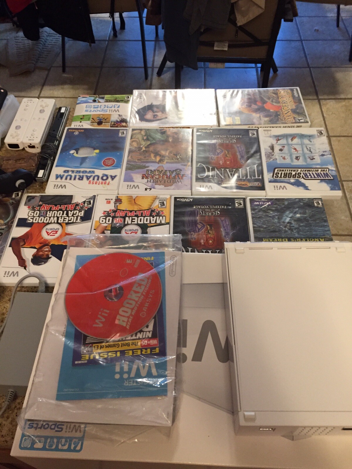WII NINTENDO CONSOLE BUNDLE GAMES AND ACCESSORIES