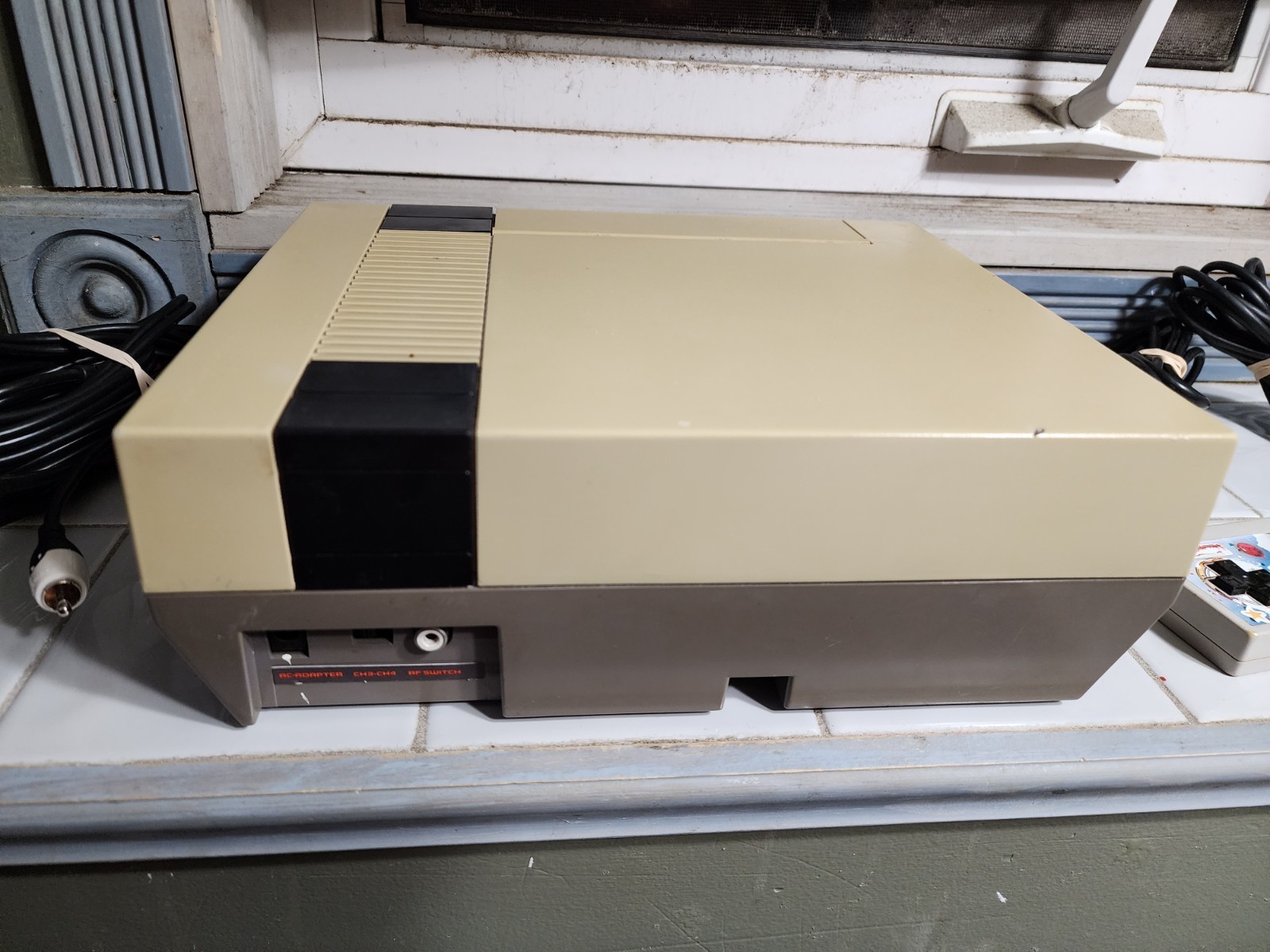 Nintendo NES Console with two controllers and hookups New 72 pin