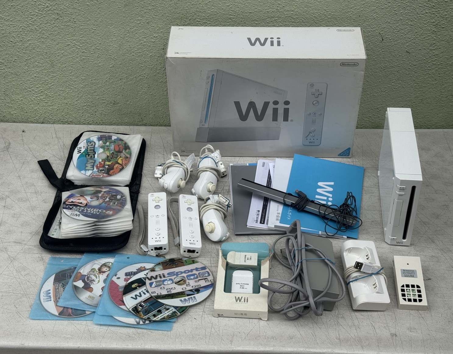 Nintendo Wii Console RVL-001 JPN w/ Wii Remotes, Nunchucks & 50 Games Bundle
