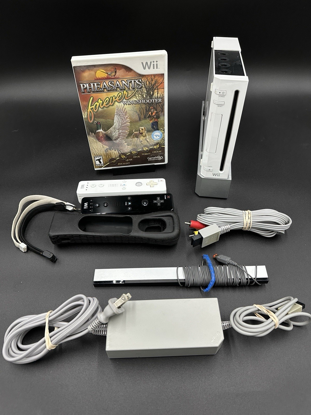 Nintendo Wii RVL-001 White Console Bundle w/Cables, 3 Games & Controller -TESTED