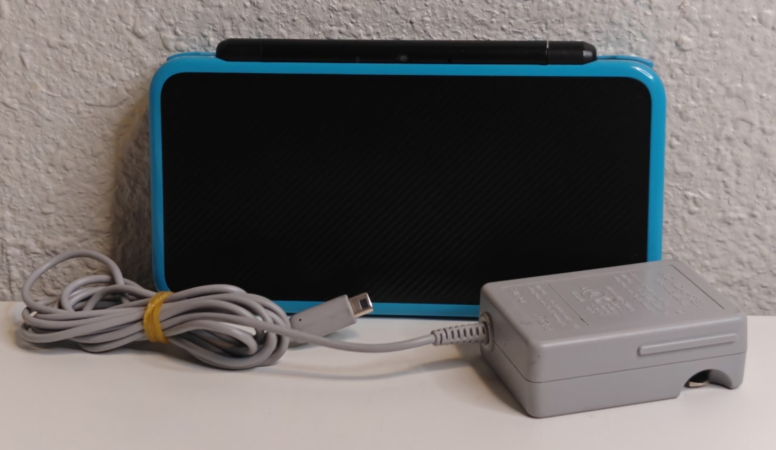 (H Shop) Nintendo 2DS XL – Turquoise/Black – W/ Charger & 20+ Games Included