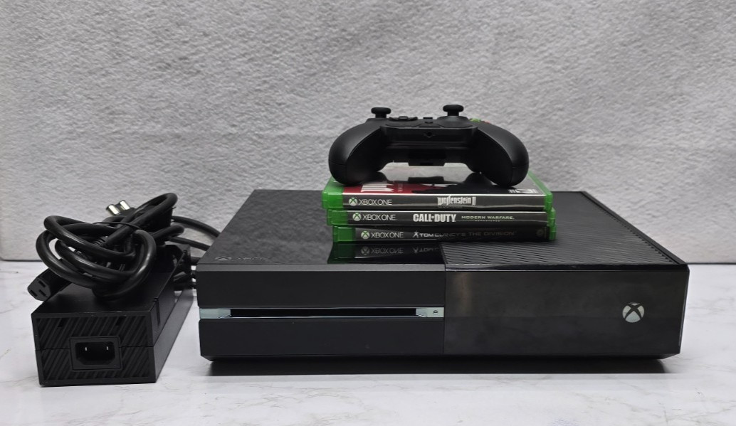 Microsoft Xbox One 500GB Console Bundle W/Controller & Games – Black