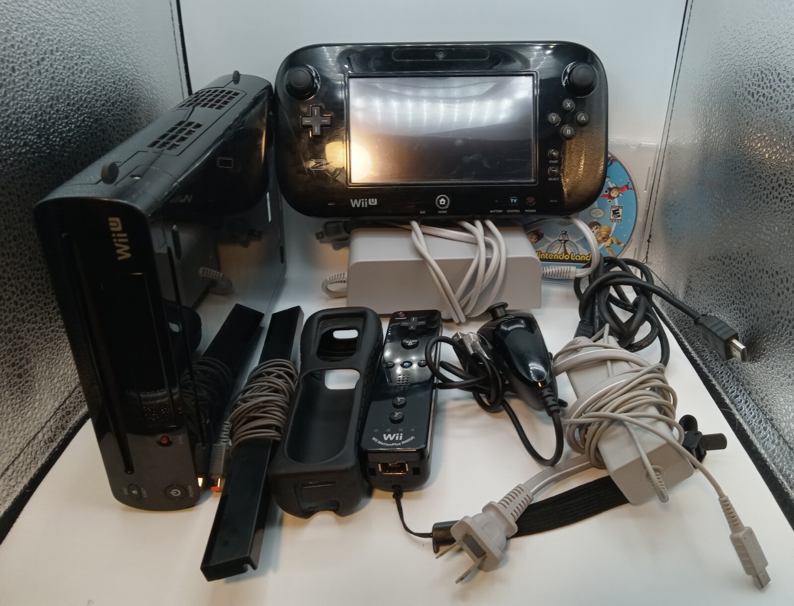 Nintendo Wii U Console 32GB System W/digital Mario Kart 8 Black + Nintendoland